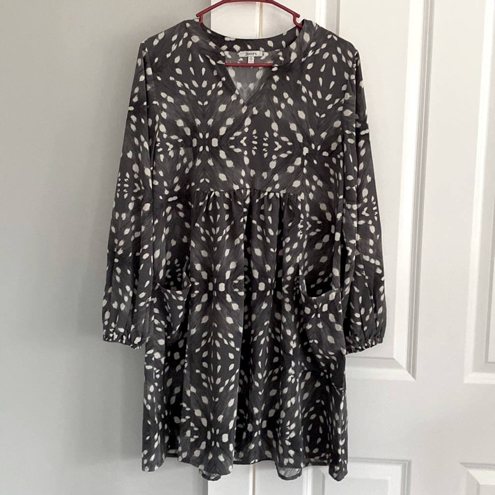 Flowy knee length dress with sleeves.